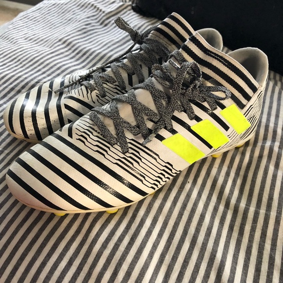 adidas Shoes - ⚽️ girls/boys Adidas soccer cleats⚽️